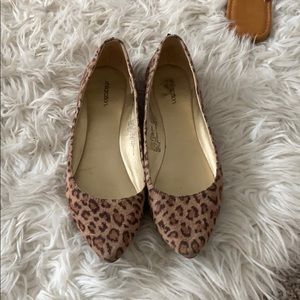 🎁 Target leopard flats with stud detail
